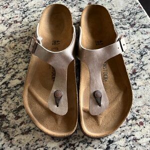 Birkenstock Gizeh size 41 NWOT! See size chart for EU size conversion.